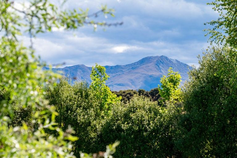 Photo of property in 9 Hikuwai Drive, Albert Town, Wanaka, 9305