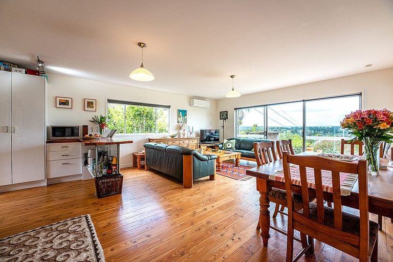 Photo of property in 19 Tetley Road, Surfdale, Waiheke Island, 1081