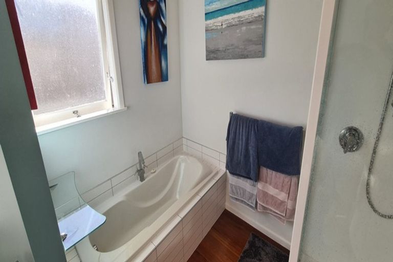 Photo of property in 2/50 Manuka Road, Glenfield, Auckland, 0629