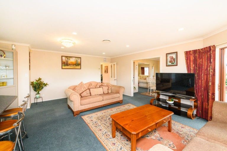 Photo of property in 12 Silkwood Place, Fitzherbert, Palmerston North, 4410