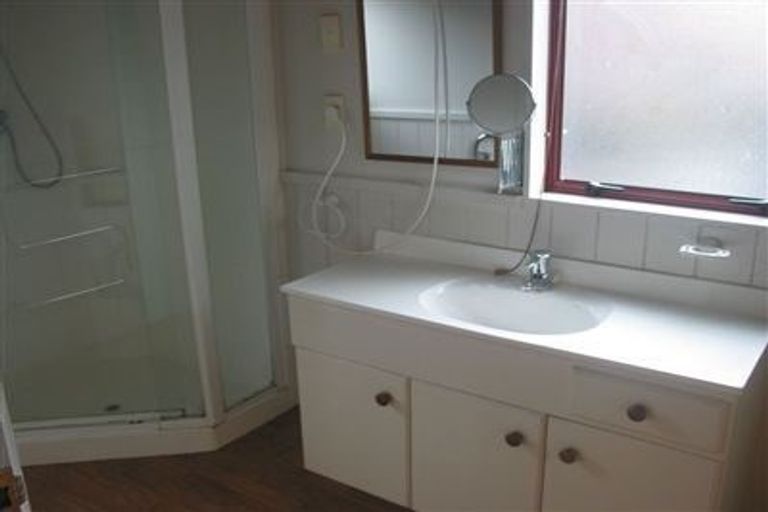 Photo of property in 1/43 Rawene Road, Birkenhead, Auckland, 0626