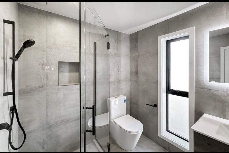 Photo of property in 2/8 Victoria Street, Ebdentown, Upper Hutt, 5018