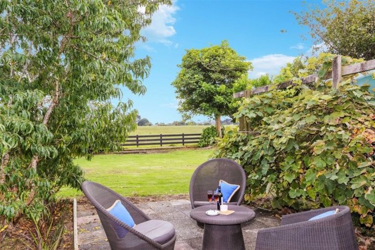 Photo of property in 104 Kaihau Road, Karioitahi, Waiuku, 2683