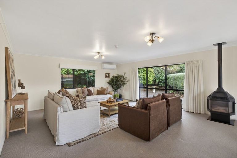 Photo of property in 15 Sandel Rise, Merrilands, New Plymouth, 4312