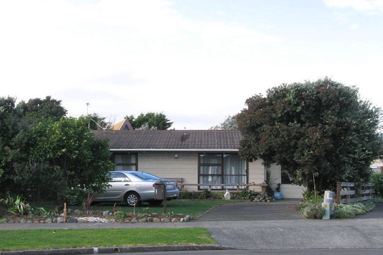 Photo of property in 5 Pio Pio Place, Waikanae Beach, Waikanae, 5036