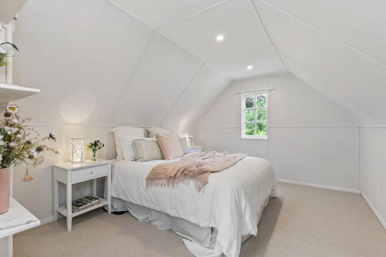 Photo of property in 136 Parkvale Road, Karori, Wellington, 6012