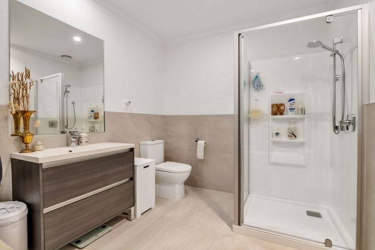 Photo of property in 18 Owen Chapman Drive, Red Beach, 0932