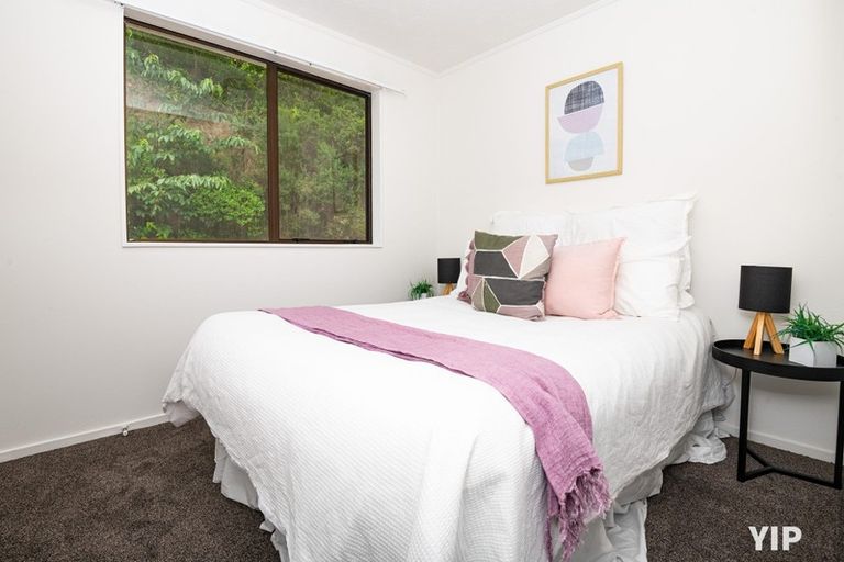 Photo of property in 27a Fernhaven Grove, Newlands, Wellington, 6037