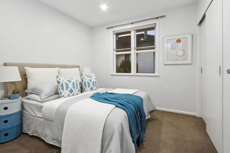 Photo of property in 1/5 September Place, Forrest Hill, Auckland, 0620