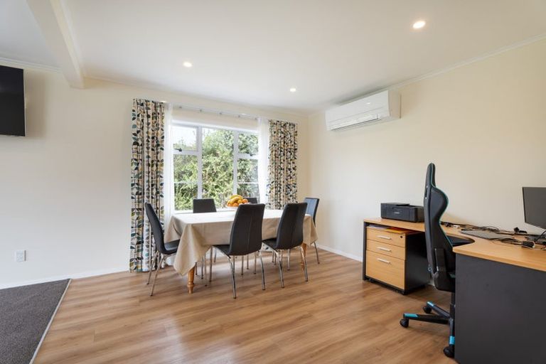 Photo of property in 37 Hampton Hill Road, Tawa, Wellington, 5028