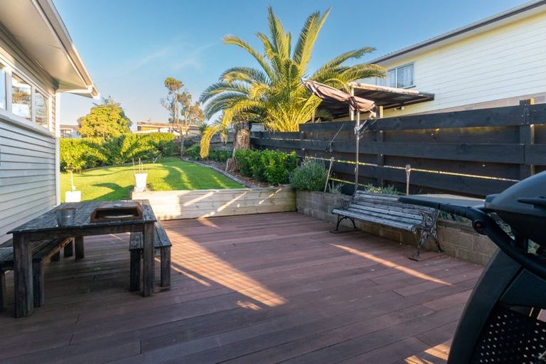 Photo of property in 7 Arlette Place, Massey, Auckland, 0614