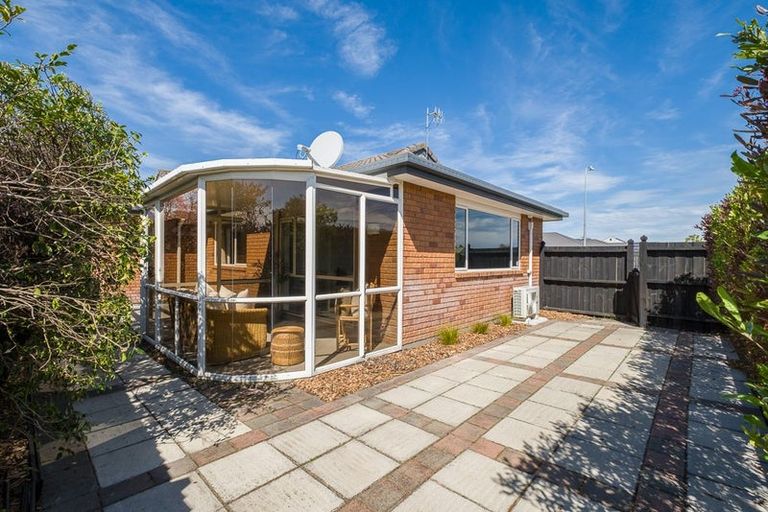 Photo of property in 14 Rue De La Mare, Parklands, Christchurch, 8083