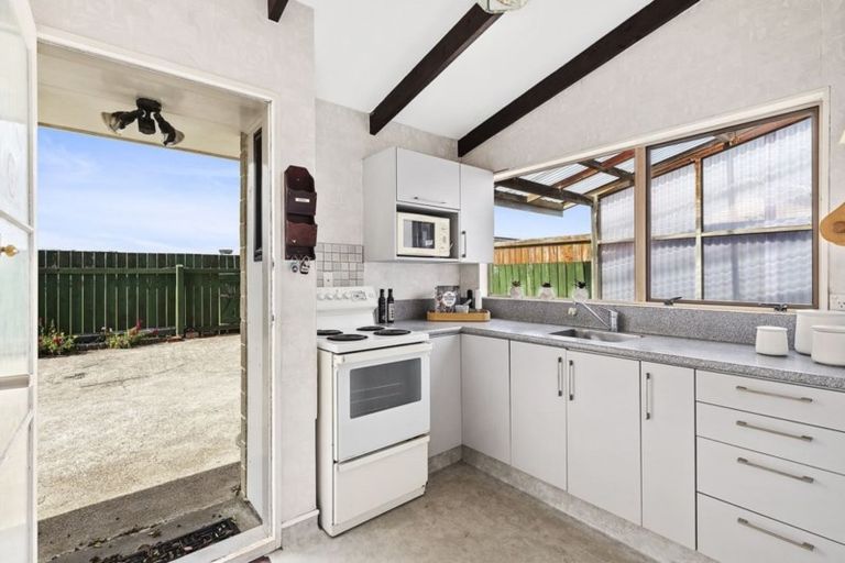 Photo of property in 84a Endeavour Street, Lyall Bay, Wellington, 6022