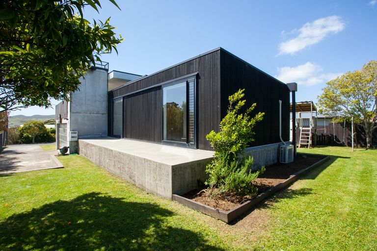 Photo of property in 30 Nihinihi Avenue, Raglan, 3225