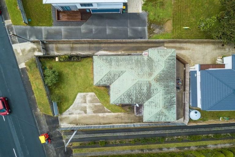 Photo of property in 73 Pupuke Road, Northcote, Auckland, 0627