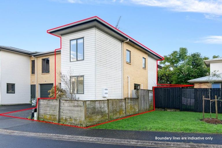Photo of property in 12 Barnea Circle, Glen Eden, Auckland, 0602