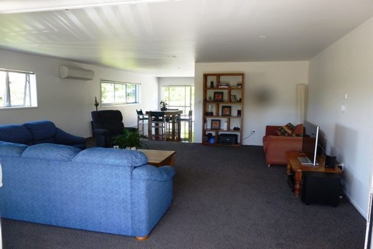 Photo of property in 96 Saddleback Rise, Murrays Bay, Auckland, 0630