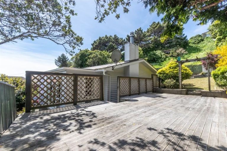 Photo of property in 17 Omega Street, Newlands, Wellington, 6037