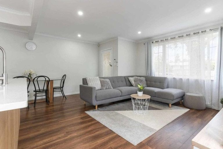 Photo of property in 11 Harrington Road, Henderson, Auckland, 0610