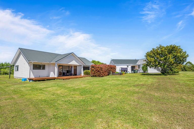 Photo of property in 73 Motu Road, Kumeu, 0891