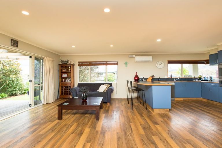 Photo of property in 6 Kea Place, Fitzherbert, Palmerston North, 4410