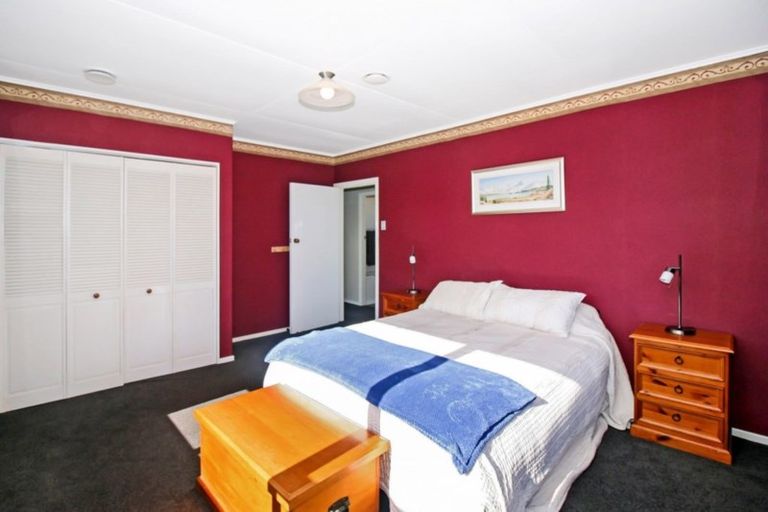 Photo of property in 3b Montana Place, Merrilands, New Plymouth, 4312