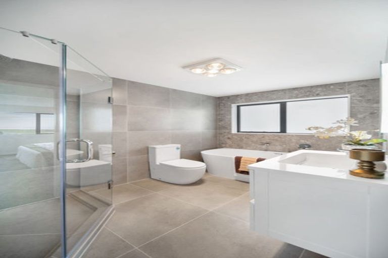 Photo of property in 12 Korowhiti Road, Clarks Beach, 2122