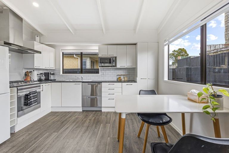 Photo of property in 141b Henderson Valley Road, Henderson, Auckland, 0612