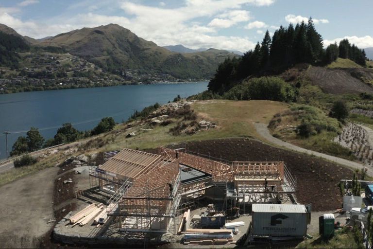 Photo of property in 9 Spring Hill Road, Kelvin Heights, Queenstown, 9300