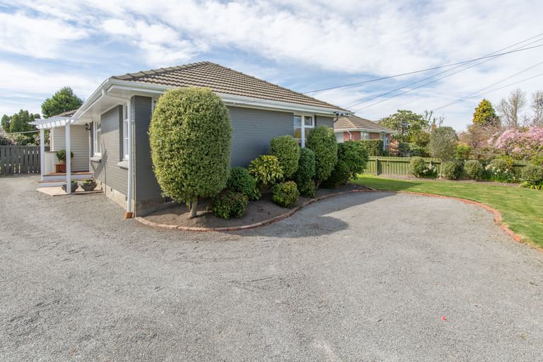 Photo of property in 12 Cranbrook Avenue, Burnside, Christchurch, 8053