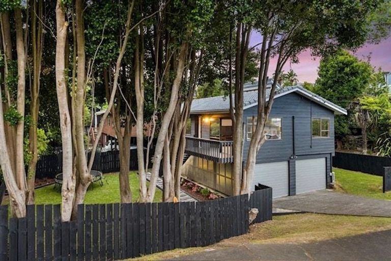 Photo of property in 15a Bridge Avenue, Te Atatu South, Auckland, 0610