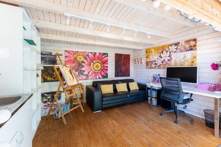 Photo of property in 32 Lorna Irene Drive, Raumati South, Paraparaumu, 5032