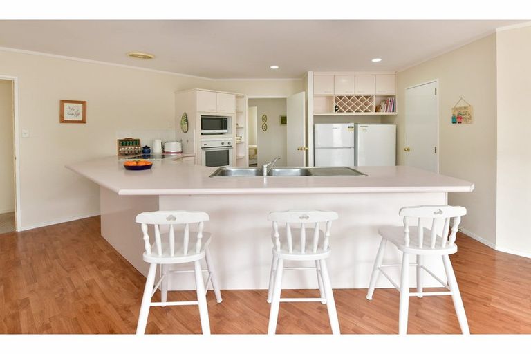 Photo of property in 16 Crampton Court, Orewa, 0931