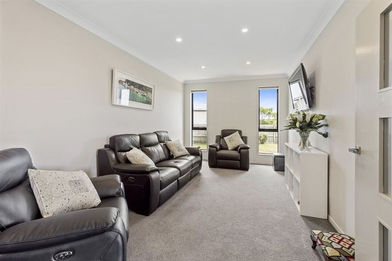 Photo of property in 8 Semaphore Lane, Whitby, Porirua, 5024