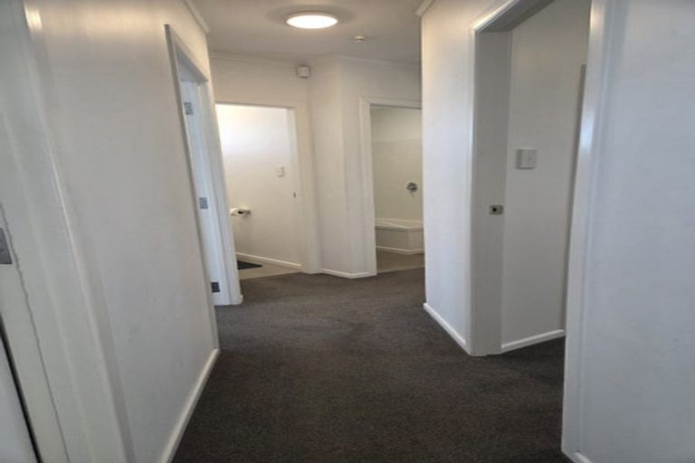 Photo of property in 32 Roberts Road, Te Atatu South, Auckland, 0610