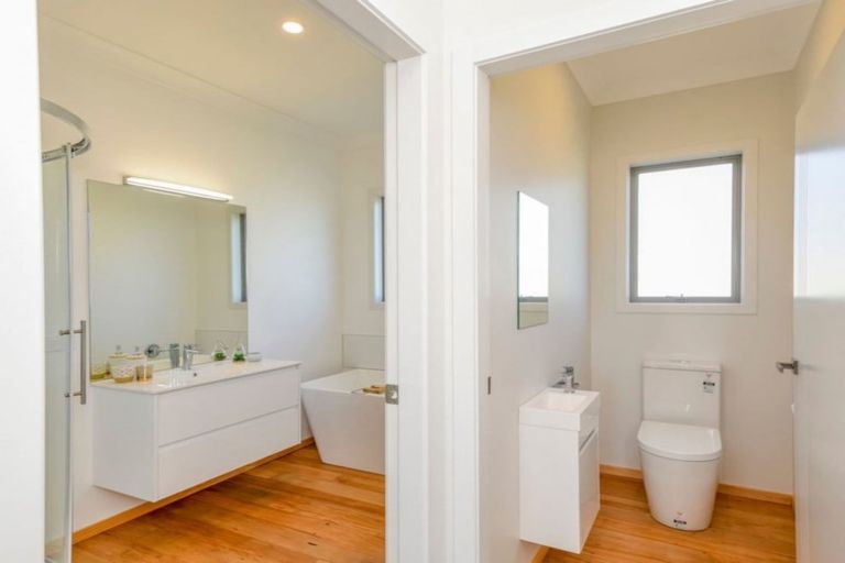 Photo of property in 42a Strathnaver Drive, Waikawa Beach, Manakau, 5573