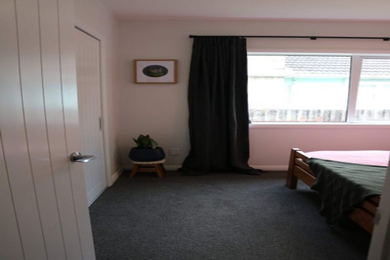Photo of property in 22 Taikata Road, Te Atatu Peninsula, Auckland, 0610