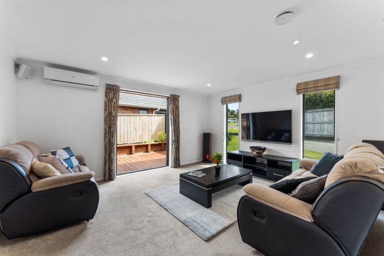 Photo of property in 17 Ormrod Grove, Riverstone Terraces, Upper Hutt, 5018