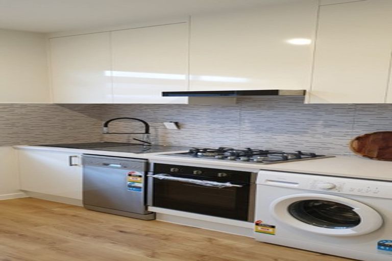 Photo of property in 4 Kauri Grove Drive, Kumeu, 0810