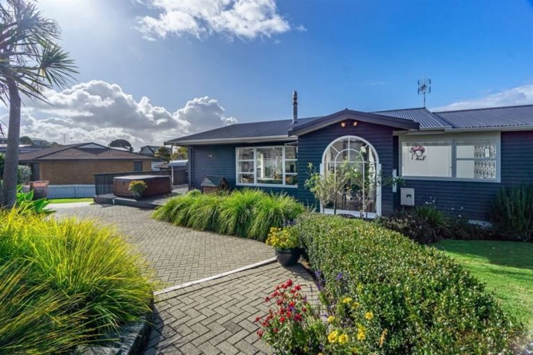 Photo of property in 32 Fairway Avenue, Red Beach, 0932