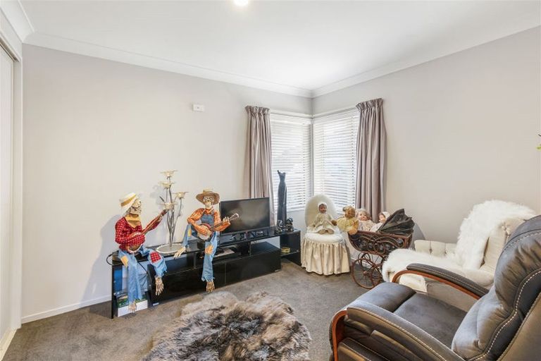 Photo of property in 5 Amoka Crescent, Parklands, Christchurch, 8083