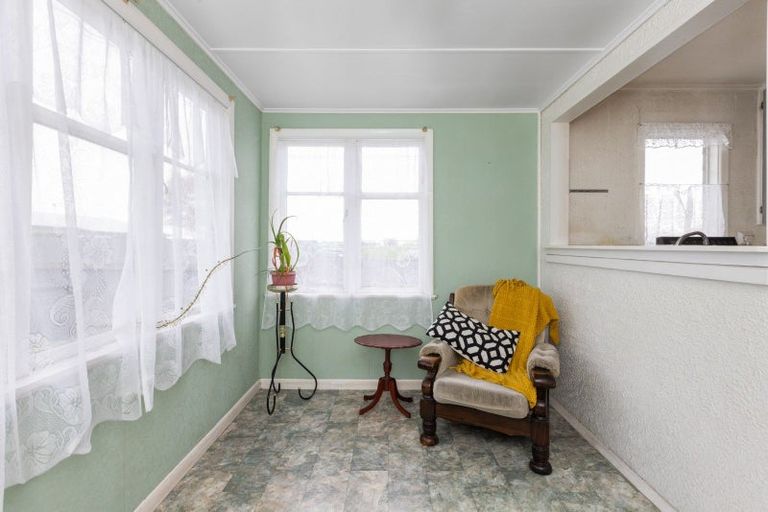 Photo of property in 2/13 Puketapu Road, Taradale, Napier, 4112