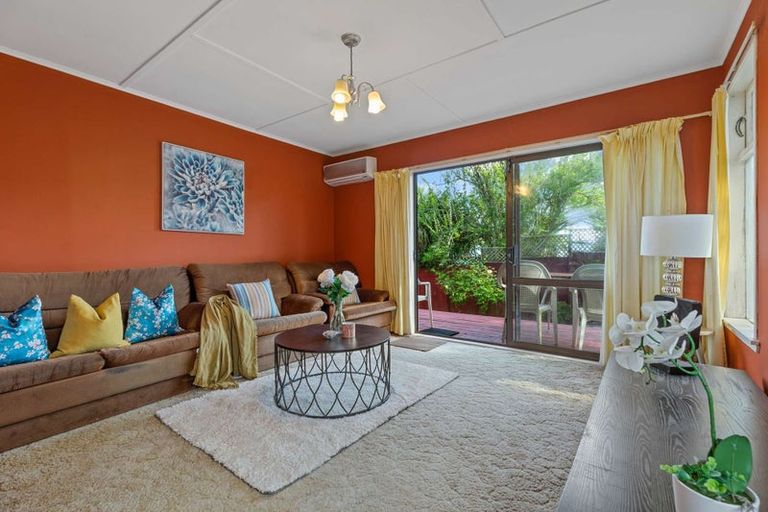 Photo of property in 2/22 Captain Scott Road, Glen Eden, Auckland, 0602