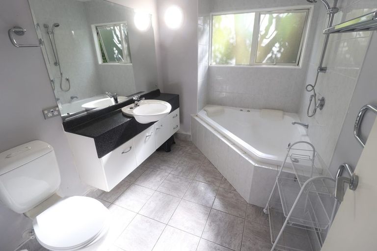 Photo of property in 2/879 East Coast Road, Northcross, Auckland, 0632