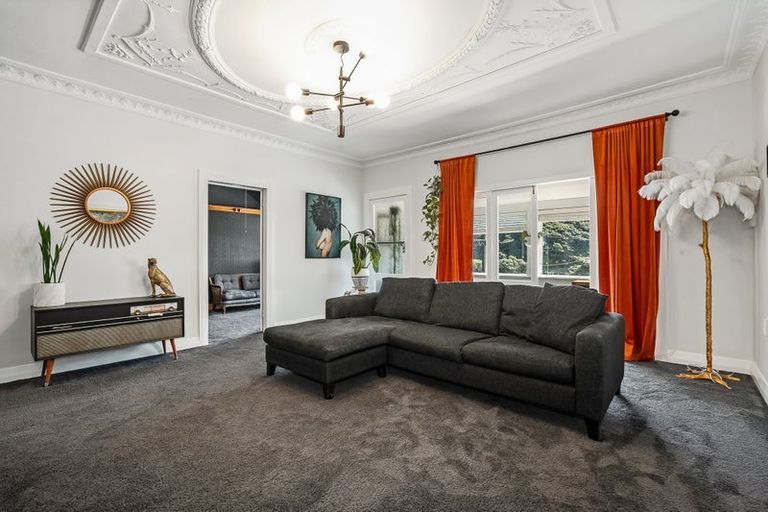 Photo of property in 102 Paremata Road, Paremata, Porirua, 5024