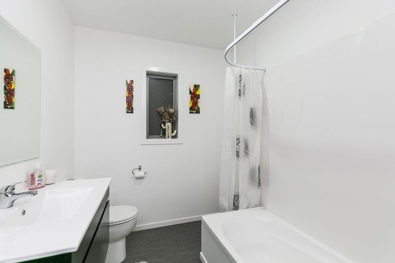 Photo of property in 3b Chester Road, Tawa, Wellington, 5028