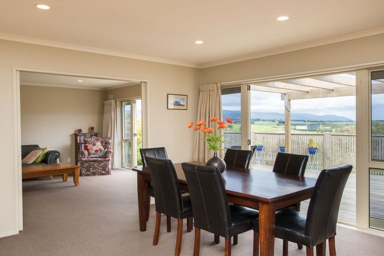 Photo of property in 6 Kea Place, Fitzherbert, Palmerston North, 4410
