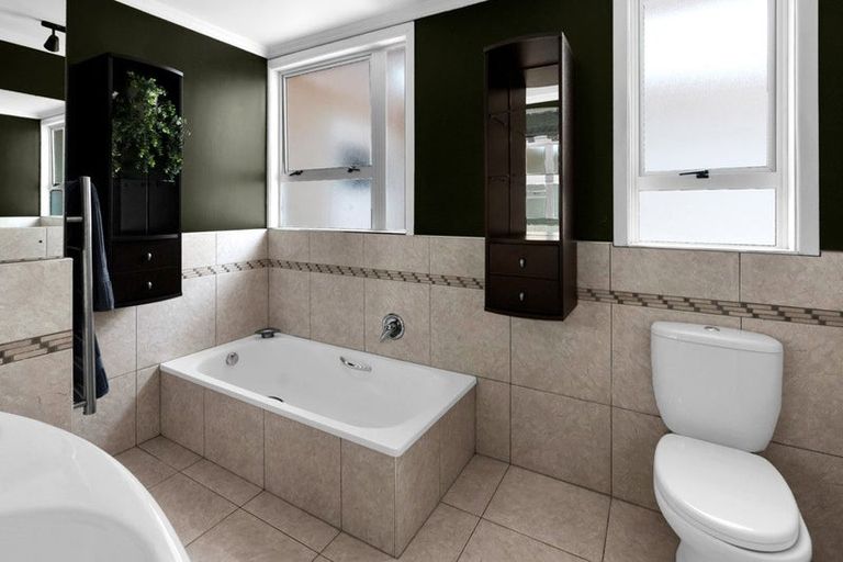 Photo of property in 116 Paraite Road, Paraite, New Plymouth, 4373