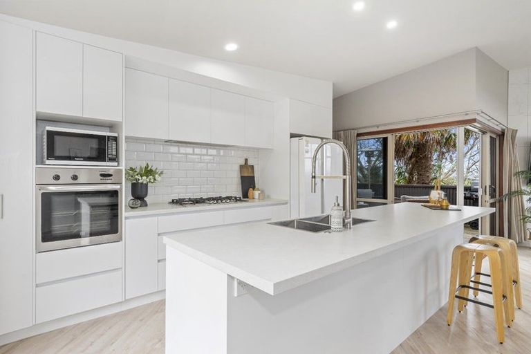 Photo of property in 14 Bell Common Close, Bethlehem, Tauranga, 3110