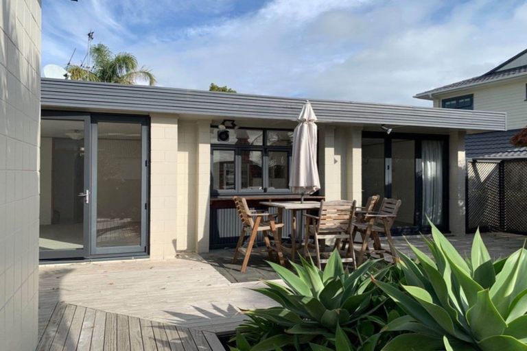 Photo of property in 33 The Crest, Sunnyhills, Auckland, 2010